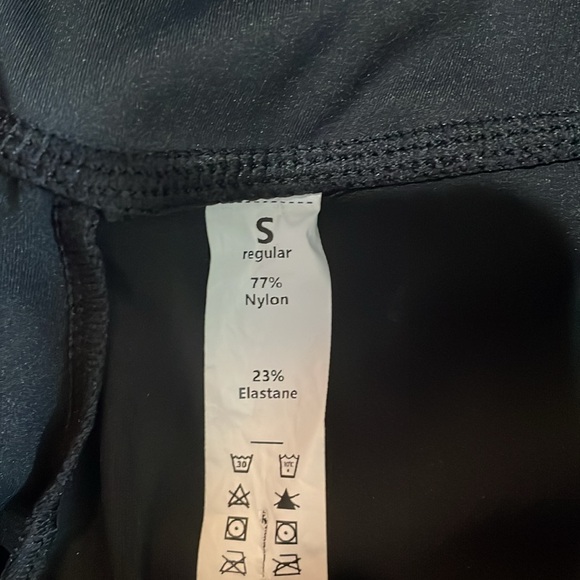 Athletic Bundle! 4 leggings and 1 Under Armour Dri-fit like shirt. Size small - Picture 6 of 12